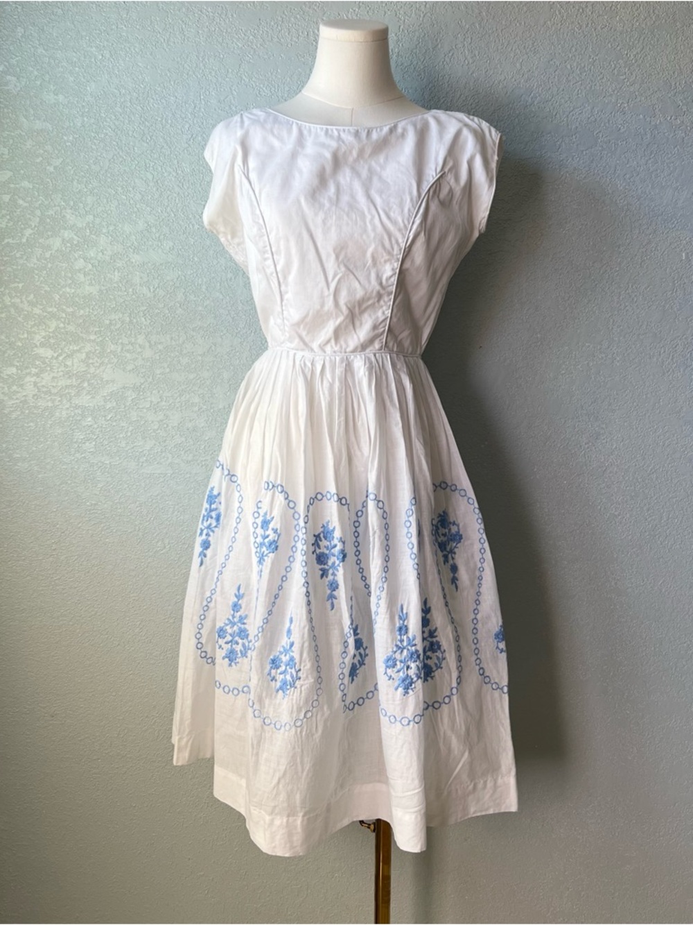Vintage 70’s White Blue Embroidered Dress Fit Flare Cottagecore Midi Size S